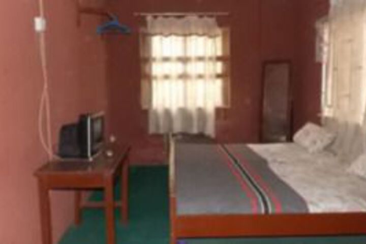 Room 4 of 6
