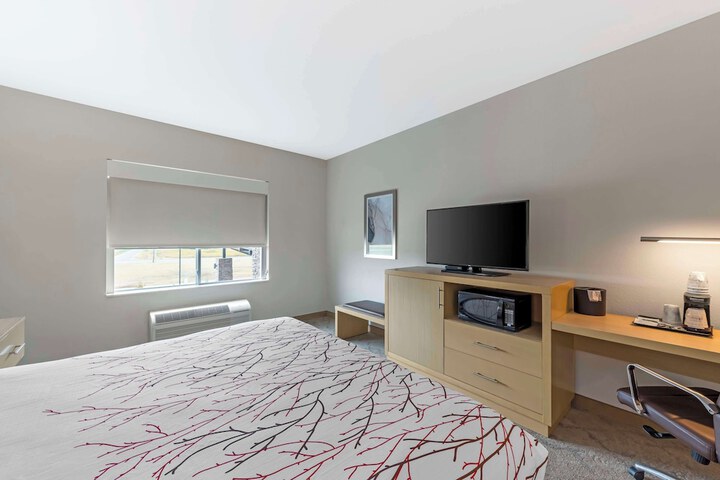 1 King Bed Microfridge 50flat High Speed Full Breakfast (8 of 20)