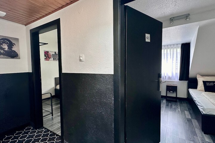 Room 12 of 81