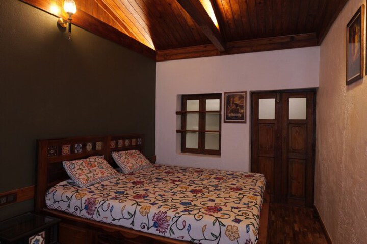 Room 4 of 18