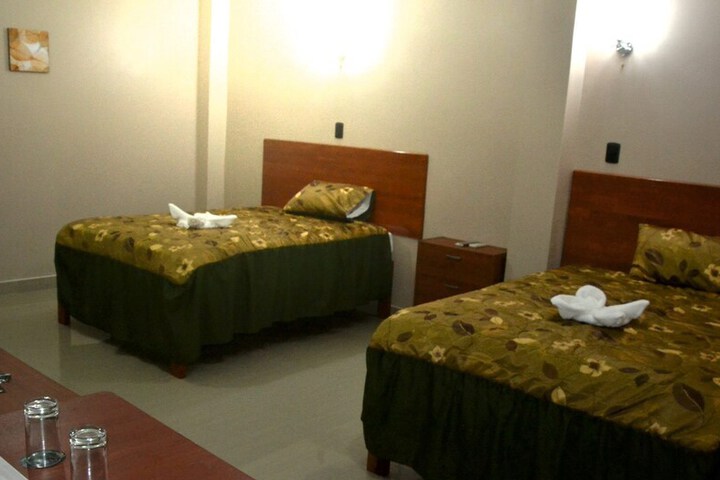 Room 6 of 8