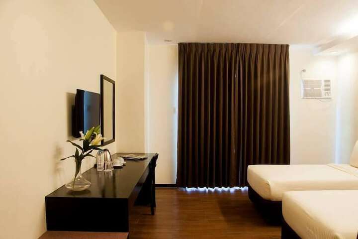 Room 5 of 42