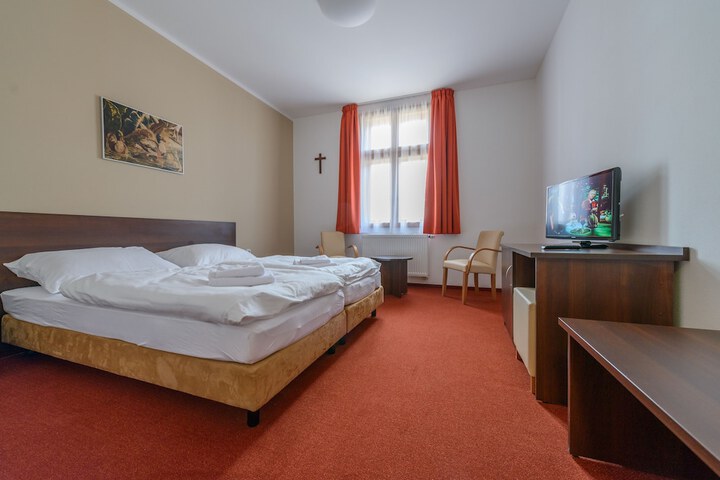 Room 9 of 42