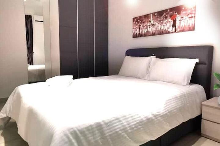 Room 4 of 8