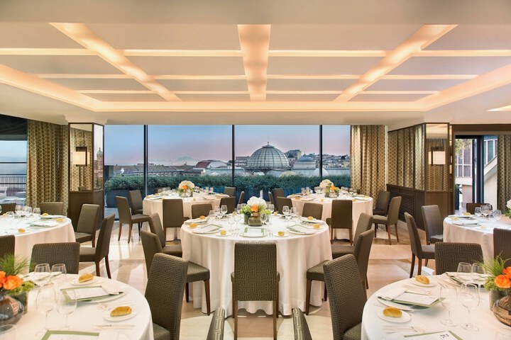 Ballroom/Hall 56 of 64