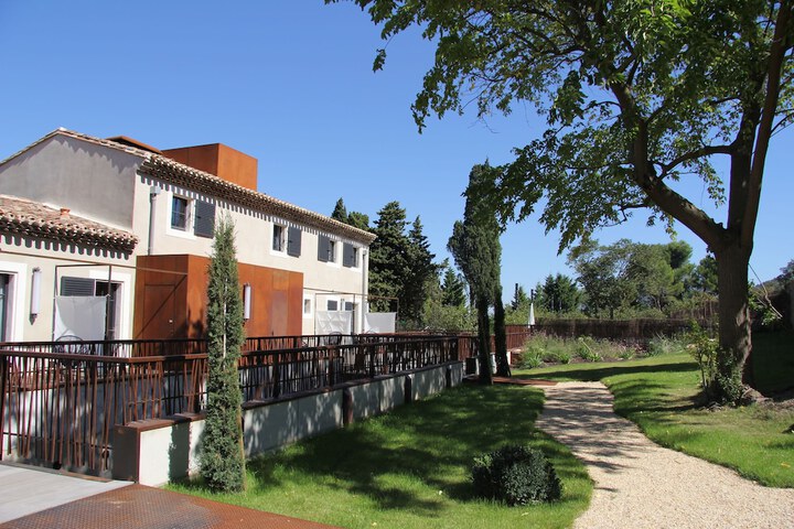 Hotel Exterior 78 of 101