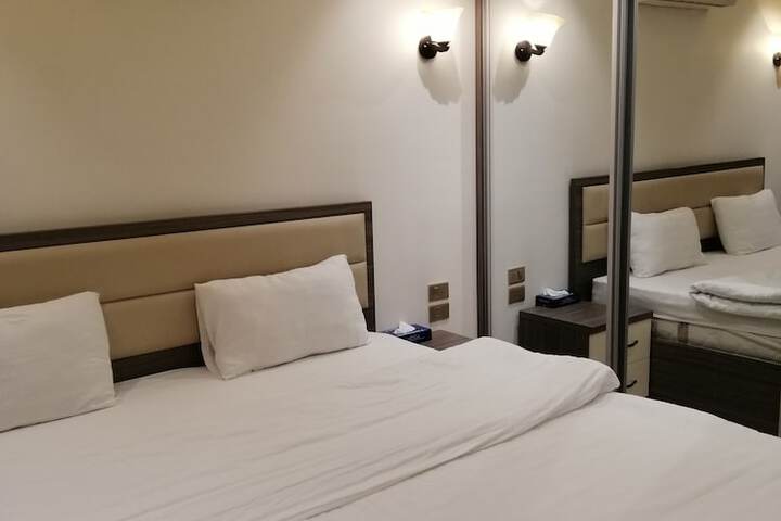 Room 13 of 37