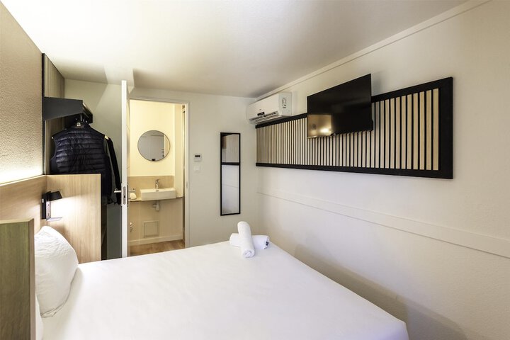 Room 8 of 36