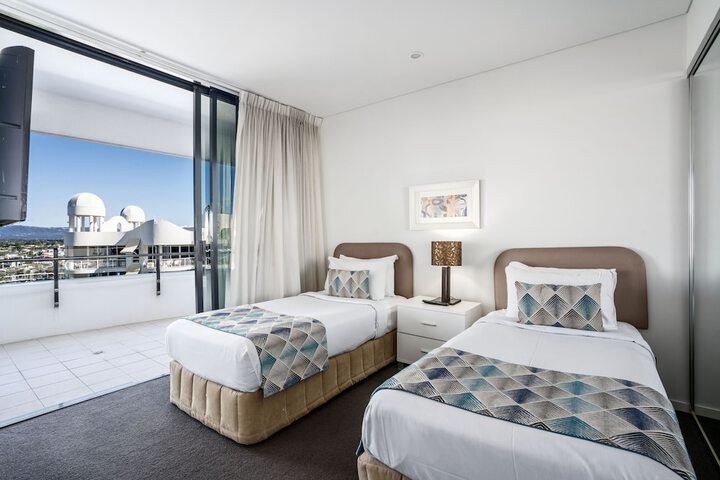 Room 10 of 80