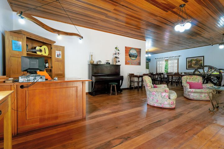 Entrance & Lobby