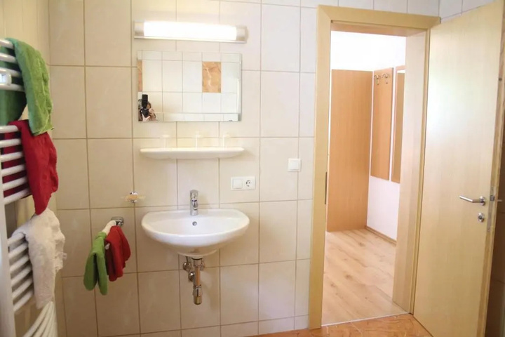 Room 6 of 11