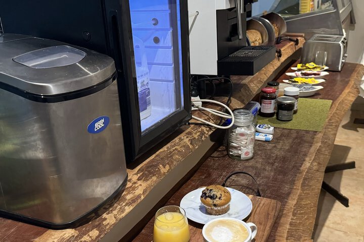 Breakfast/Coffee Service 90 of 123