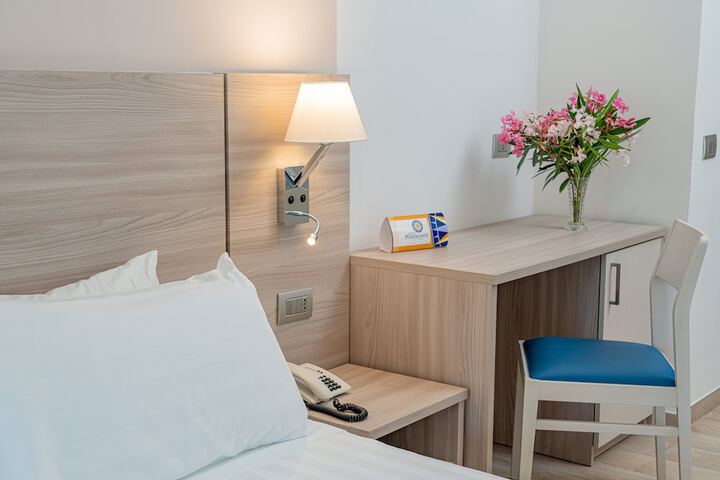 Room 5 of 27