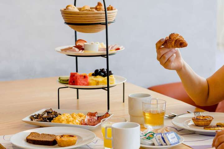 Breakfast/Coffee Service 71 of 118