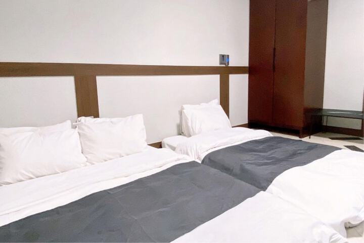 Room 152 of 184