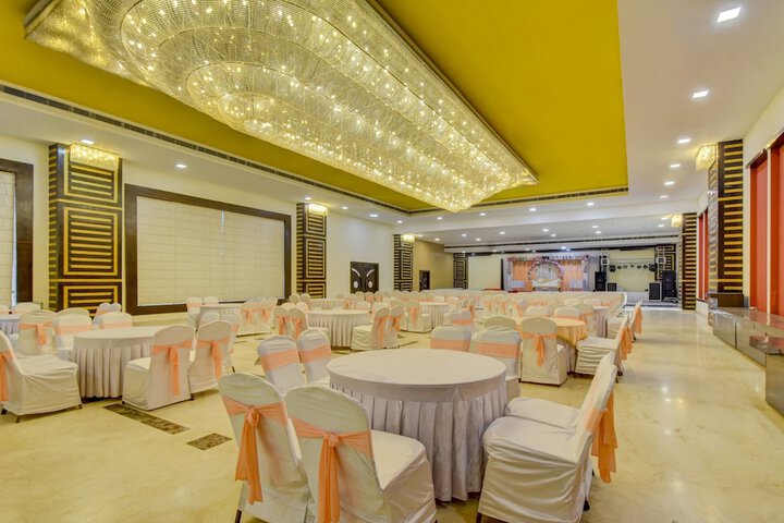 Ballroom/Hall 26 of 31