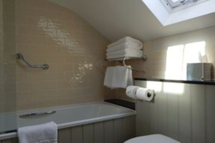 Room 2 of 31