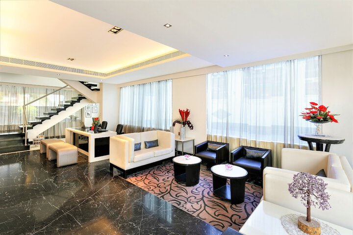 Entrance & Lobby