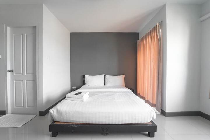 Room 9 of 25