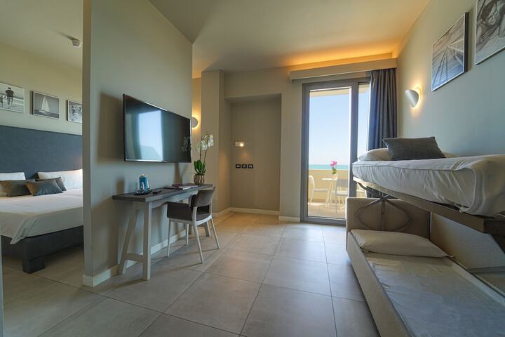 Room 34 of 191