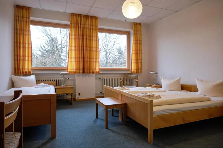 Room 2 of 3