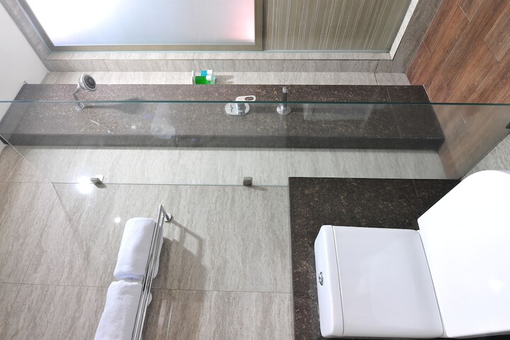 Room 17 of 32