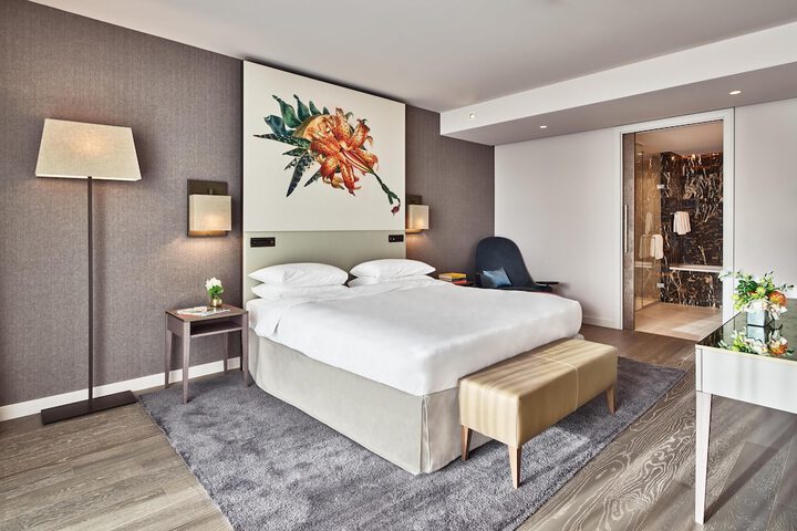 Room 21 of 90