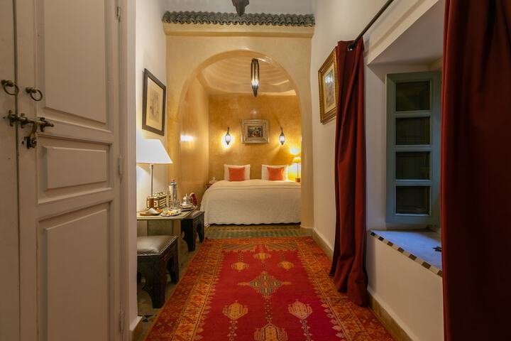 Room 28 of 141