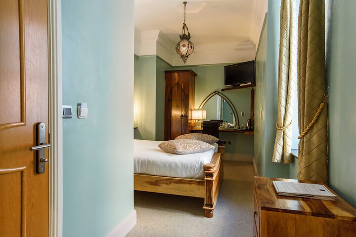 Room 93 of 153