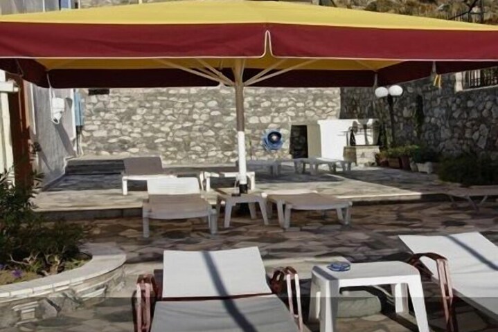Sundeck 33 of 36