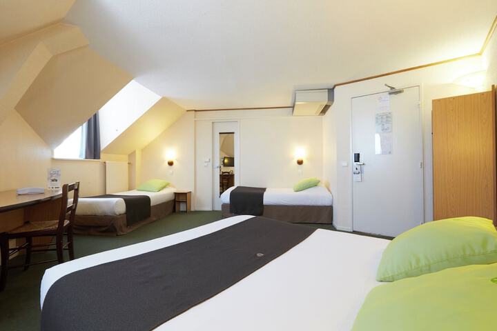 Room 13 of 108
