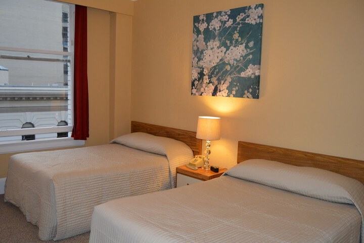 Room 11 of 35