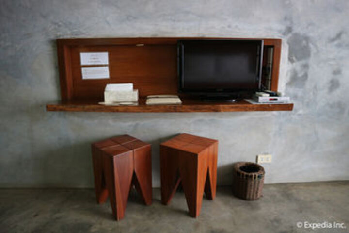 Business Center 9 of 34
