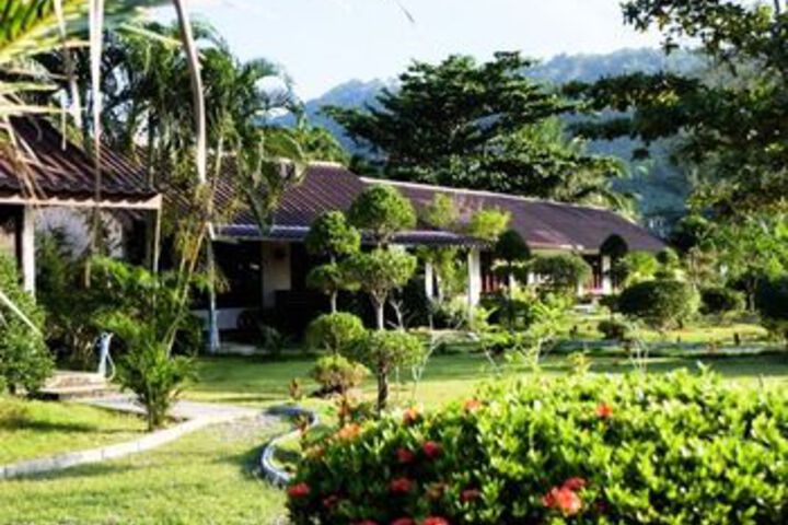 Hotel Exterior 27 of 65