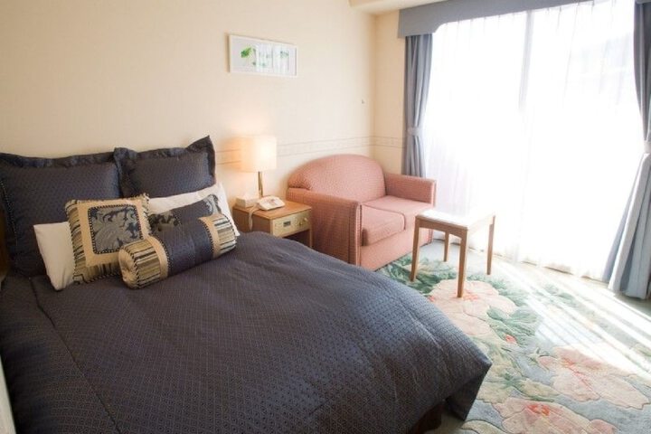 Room 10 of 37