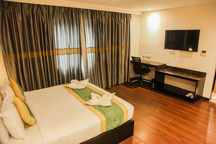Room 13 of 37