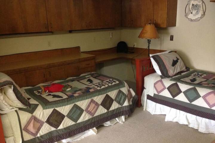 Room 9 of 28