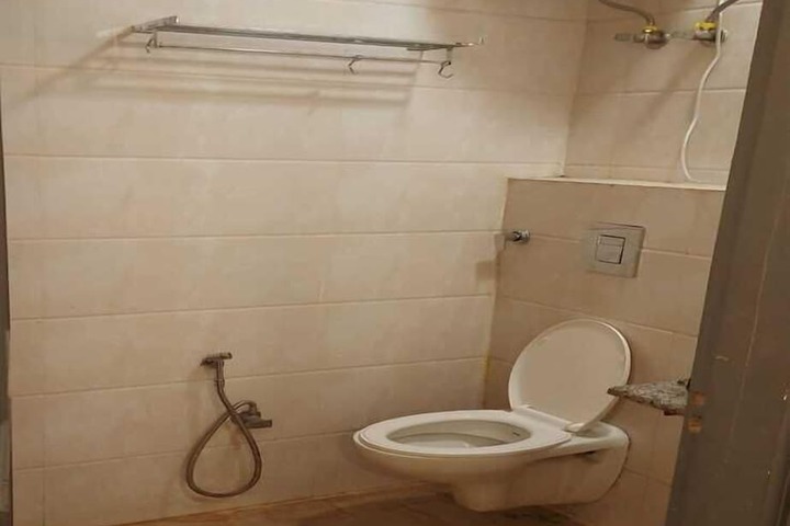 Room 4 of 14