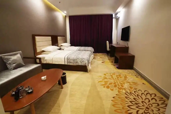 Room 5 of 12