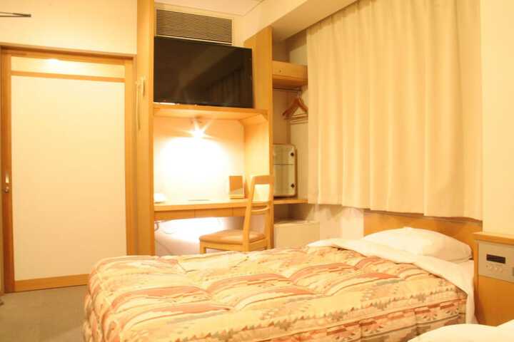 Room 8 of 25