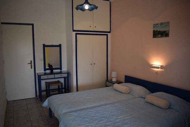 Room 8 of 48