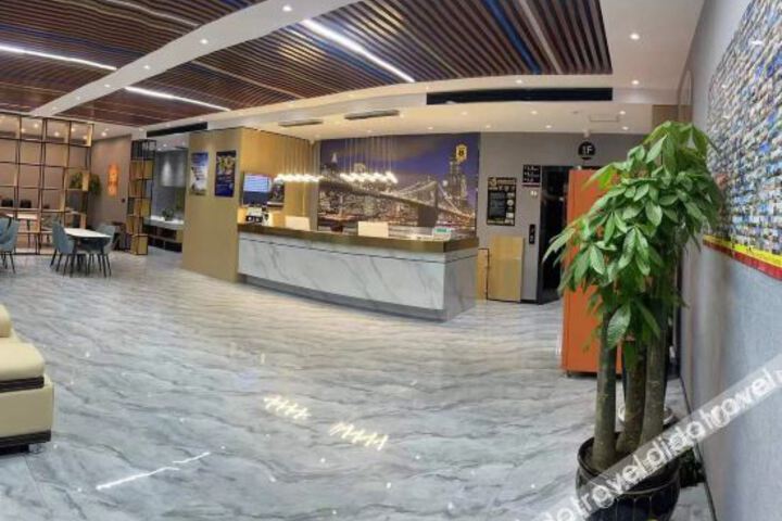 Hotel Interior 7 of 18