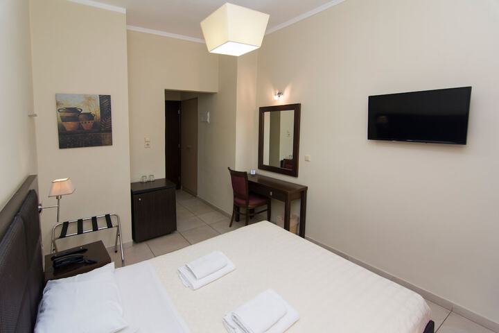 Room 42 of 103