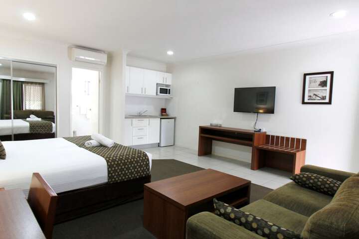 Room 13 of 38