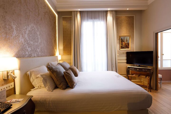 Room 16 of 83