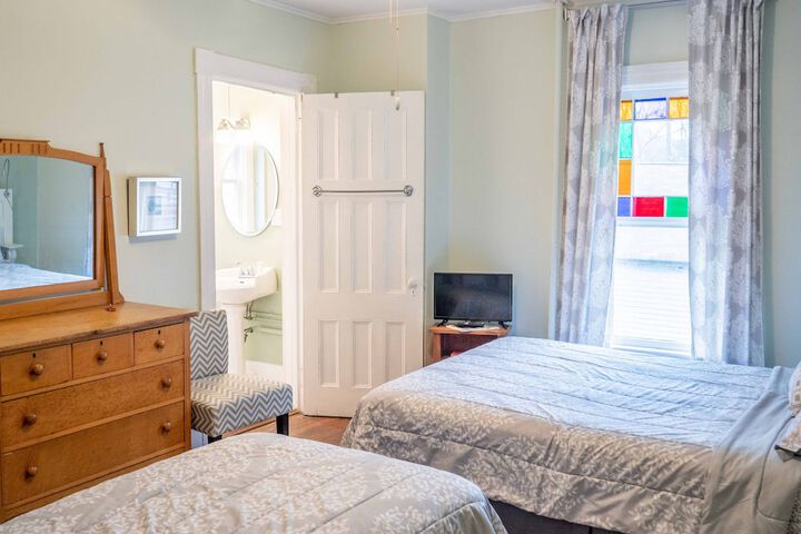 Room 10 of 42