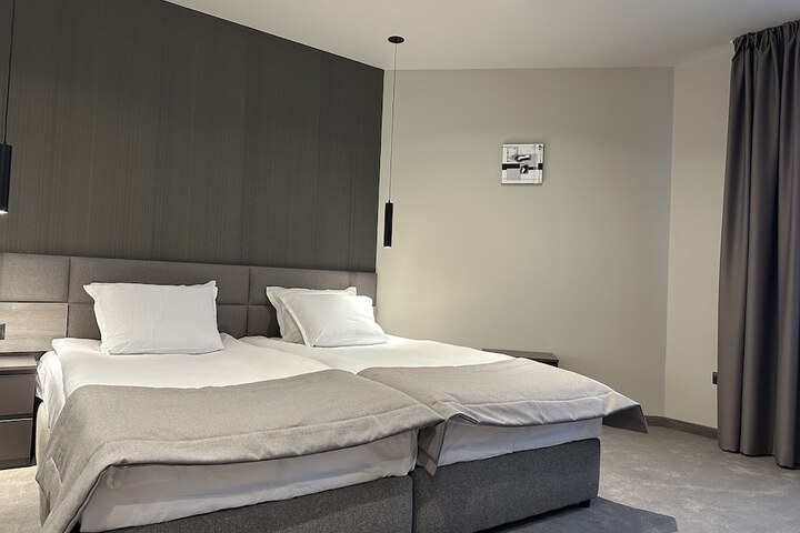 Room 8 of 22
