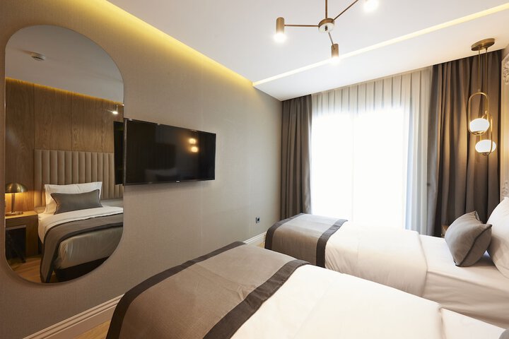 Room 11 of 32