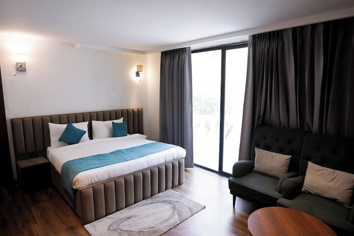 Room 6 of 27