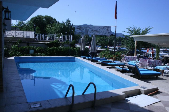 Pool Hotel